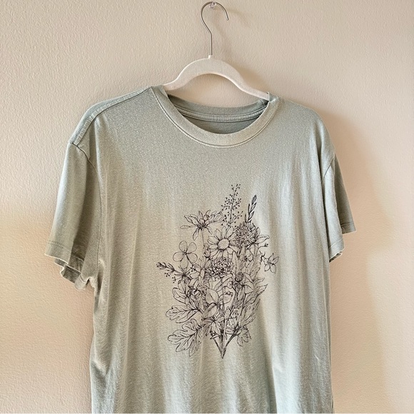 🩷TARGET LIGHT GREEN FLORAL KINDNESS GRAPHIC TEE LIGHTWEIGHT TRENDING SIZE XL - Picture 7 of 8